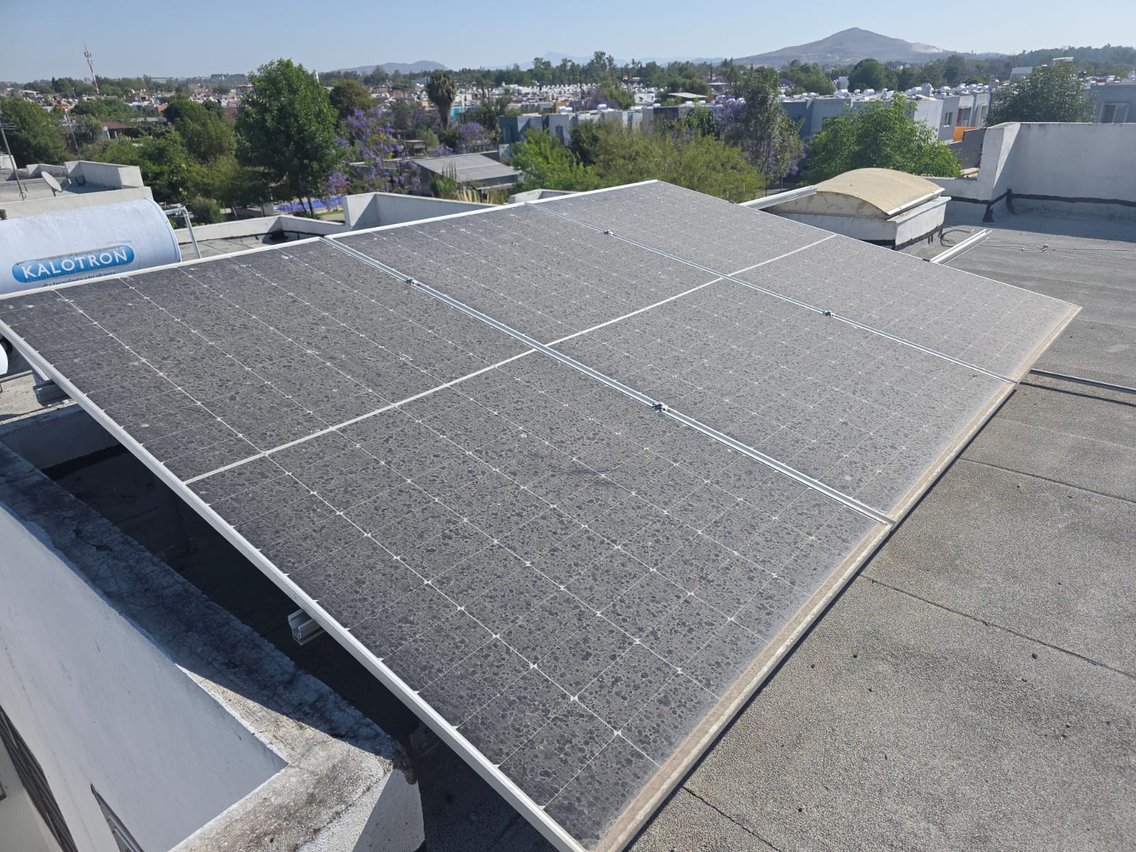 Módulos solares antes de la limpieza